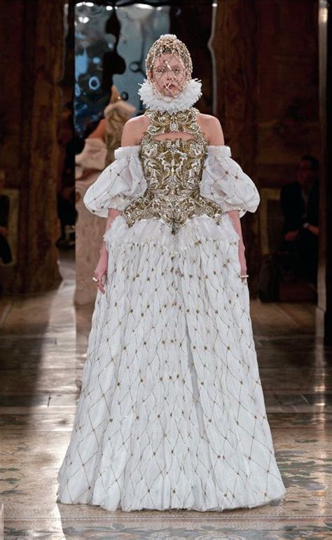 alexander mcqueen inspirado en epocasç